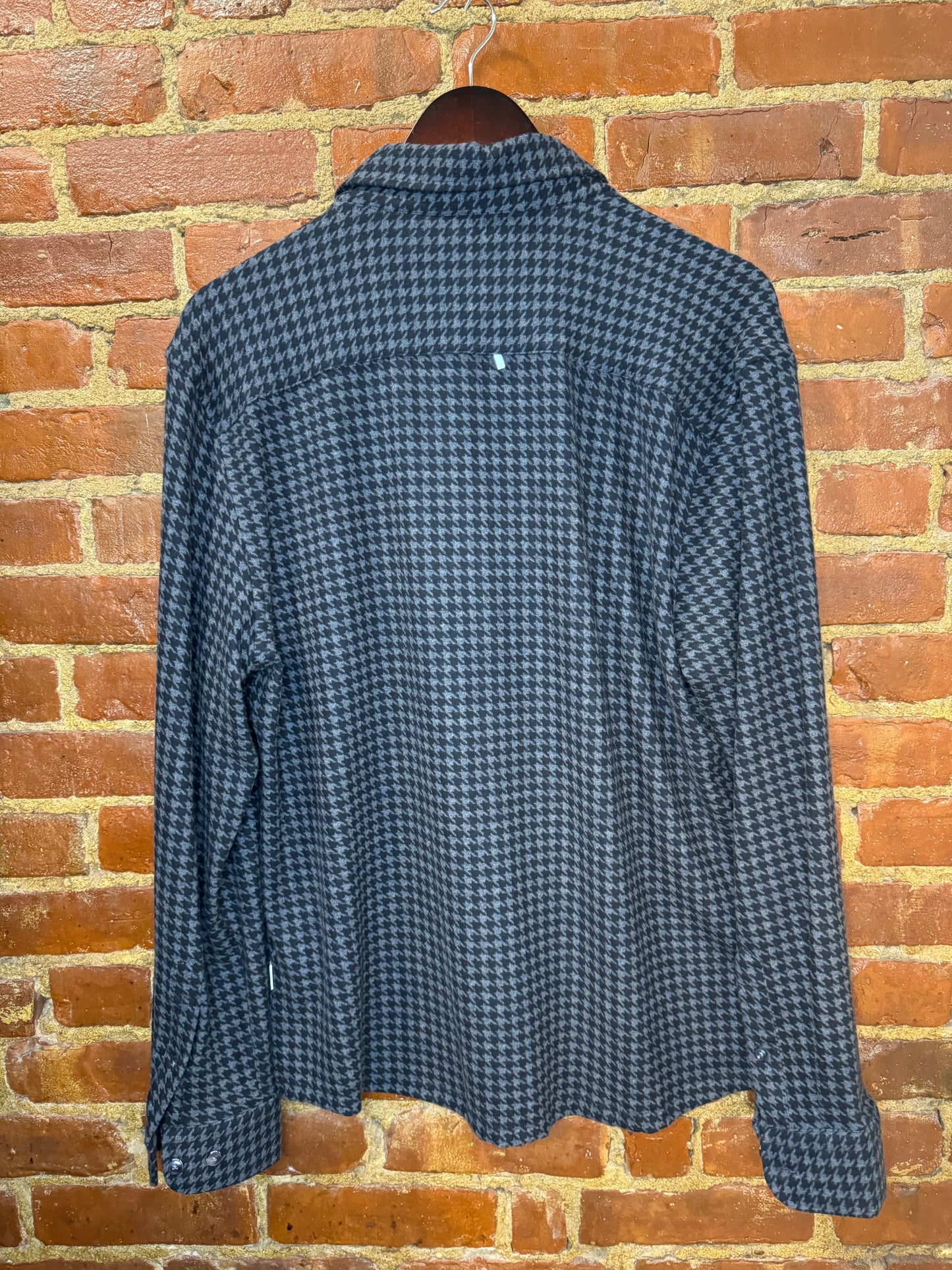 Men's Black and Grey Houndstooth Button-Up Shirt