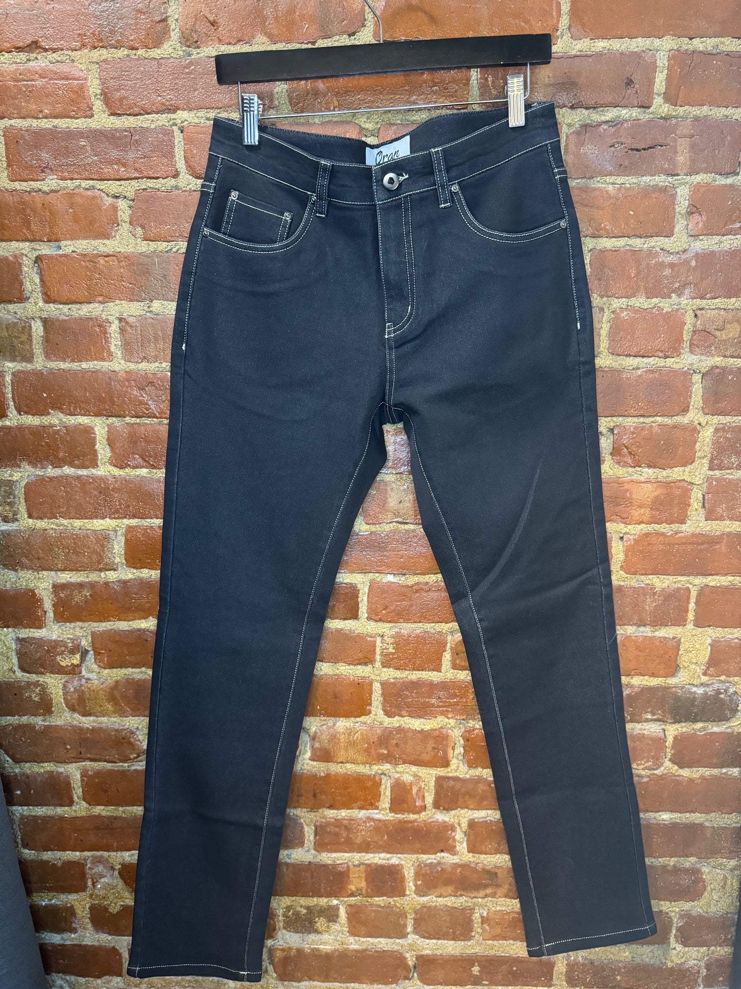 ORAN Black Straight-Leg Jeans with Contrast Stitching