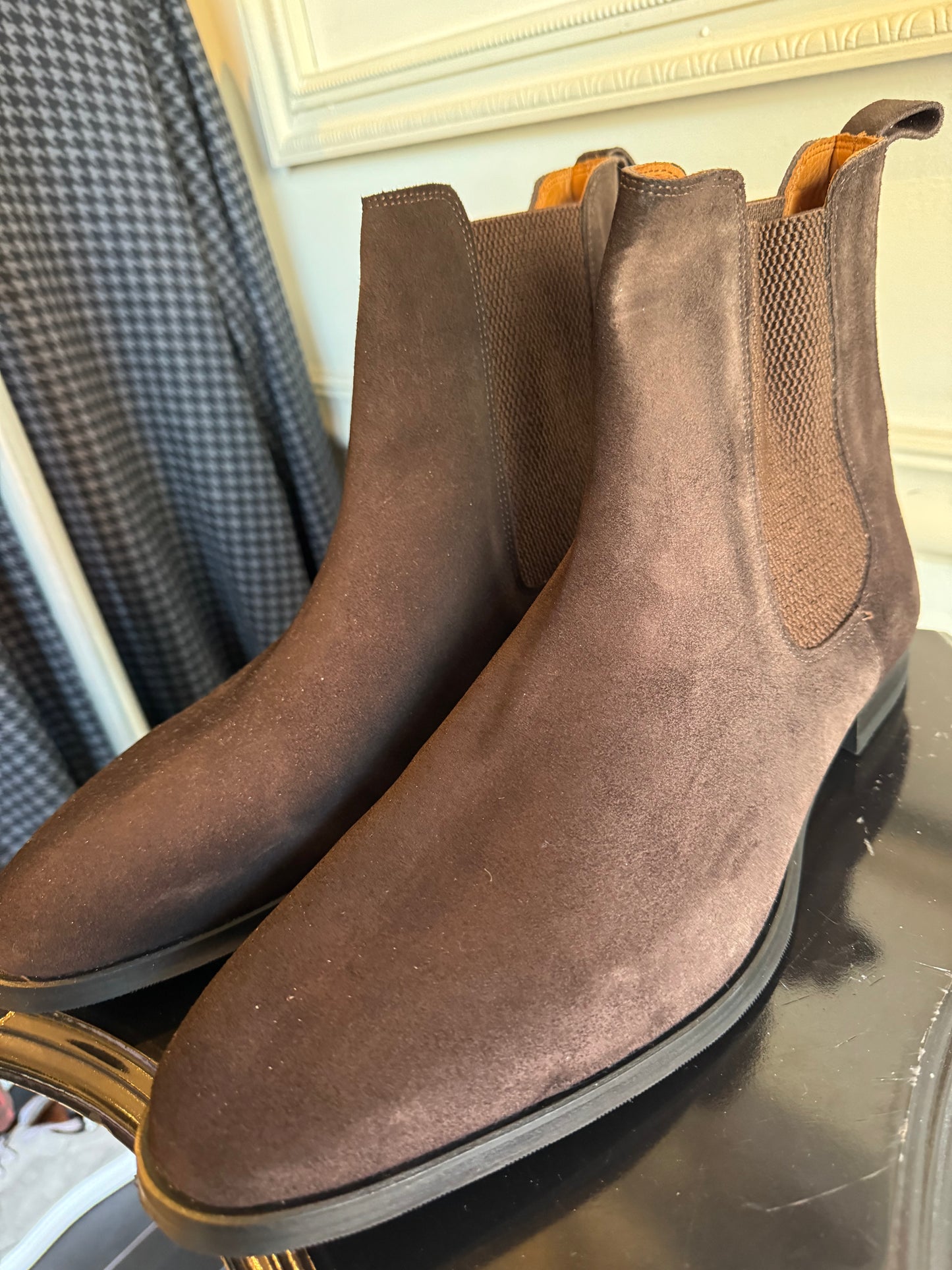 ETERI Brown Suede Chelsea Boots