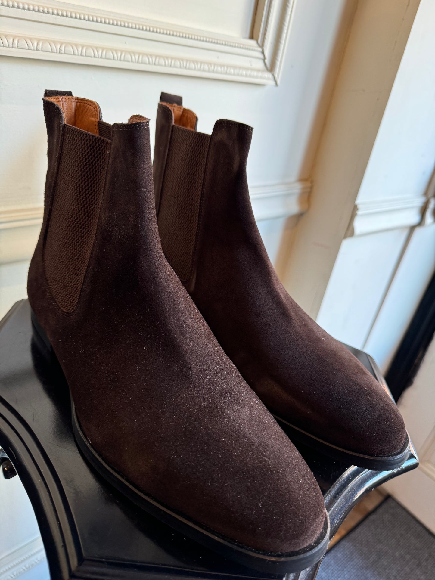 ETERI Brown Suede Chelsea Boots