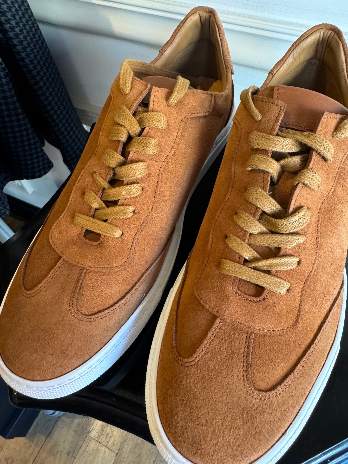 ETERI Stylish Tan Suede Sneakers