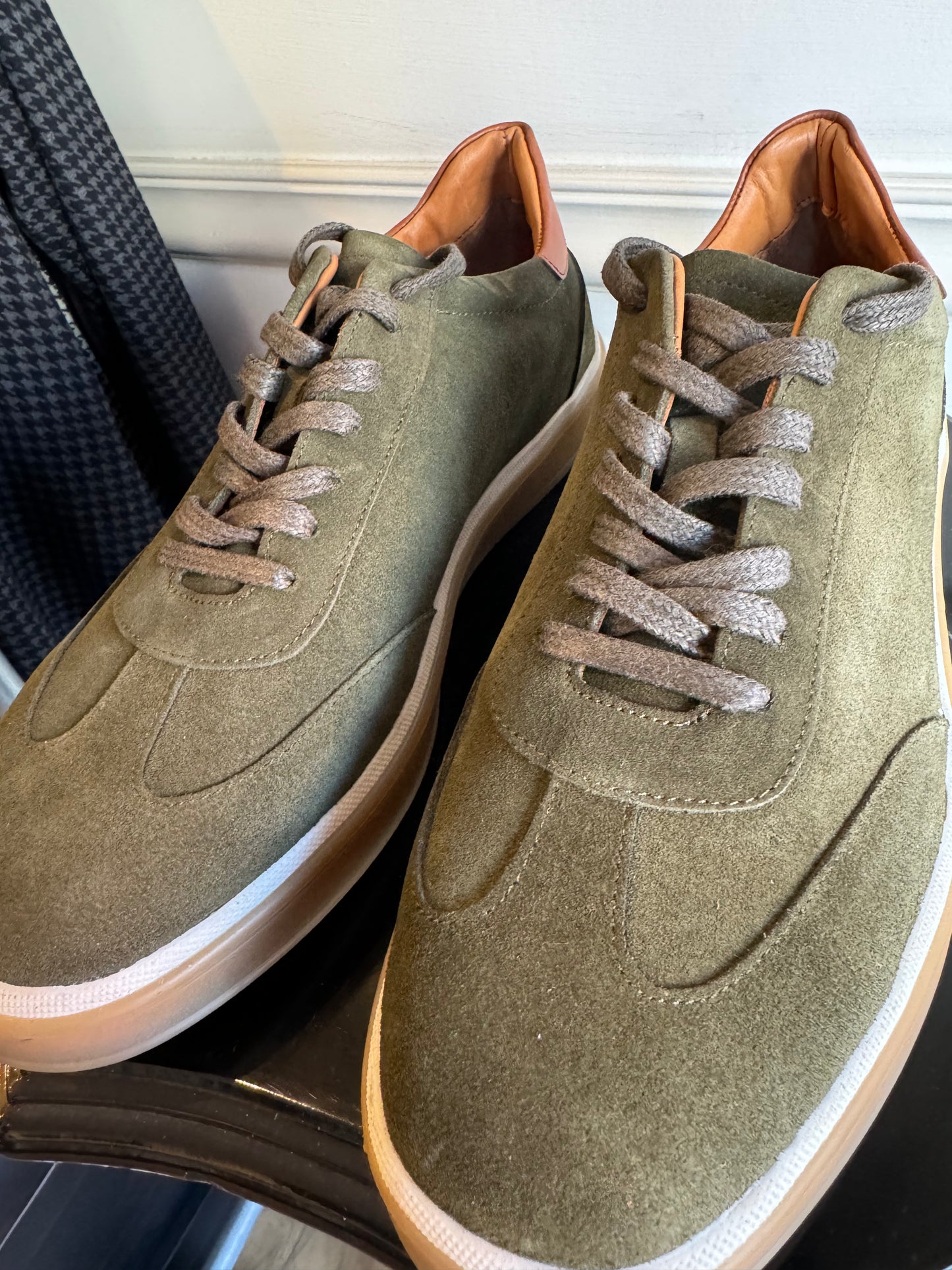 ETERI Trendy Olive Green Suede Sneakers