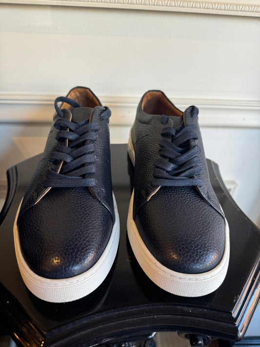 ETERI Stylish Navy Low-Top Sneakers