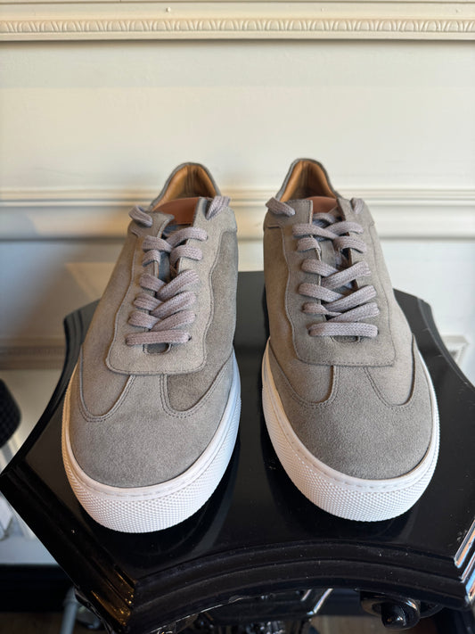 ETERI Sleek Gray Suede Sneakers