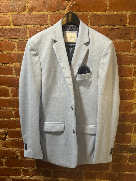 Elegant Light Blue Blazer with Classic Tailoring