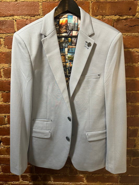 Light Gray Blazer with Statement Lining: A Modern Classic